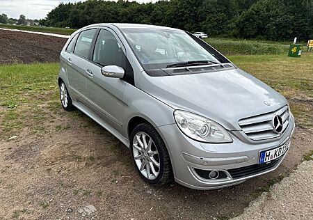Mercedes-Benz B 200 -AMG Automatik