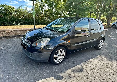 Ford Fiesta 1,3 69Ps, Parksensoren, Klima