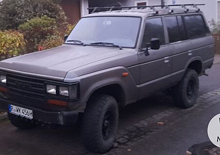 Toyota Land Cruiser HJ 61