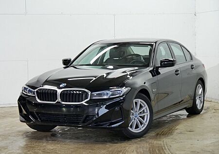 BMW 330e M Shadow HUD eSitze Sound Kamera Driving