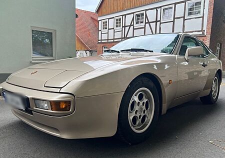 Porsche 944