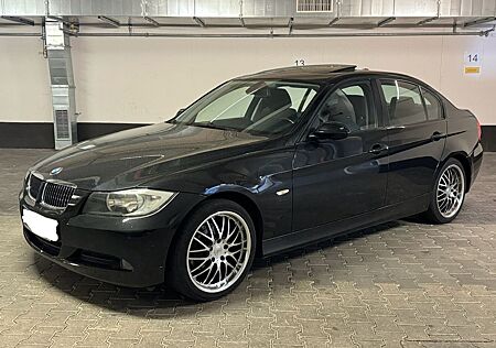 BMW 320i Sportpaket KLIMAA~SHZ~PDC~NAVI~8FACH~