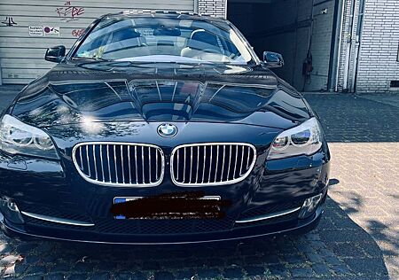 BMW 528i xDrive - /Head up/Standheizung/Xenon