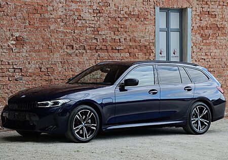 BMW 330e xDrive /M-SPORT/INDIVIDUAL/HEAD-UP/MEMORY/
