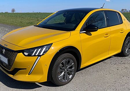 Peugeot e-208 136 GT Pack - der ideale Kleinwagen