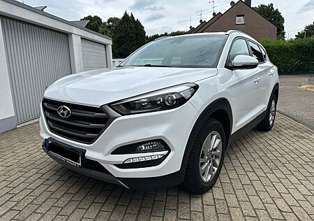 Hyundai Tucson blue 1.6 GDI Intro Edition 2WD Intro ...