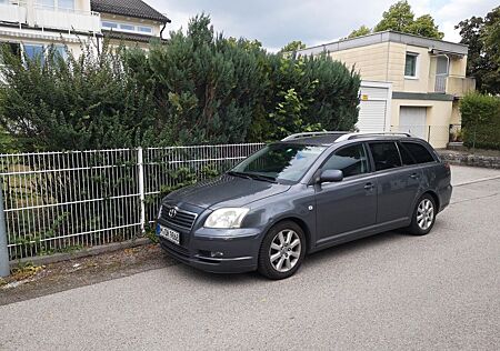 Toyota Avensis Combi Sol 2,2-l-D-4D Sol