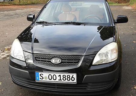 Kia Rio 1.4, 5-Gang, Ledersitze, 4 Winterreifen