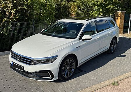 VW Passat Variant Volkswagen GTE +AHK+Kamera+Matrix+Pano+STDH