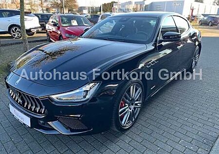 Maserati Ghibli S Q4 GranSport - Kamera, LED, 20' Zoll,