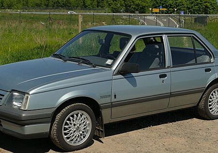 Opel Ascona 1,6 Scheunenfund, 21.700km, rostfrei