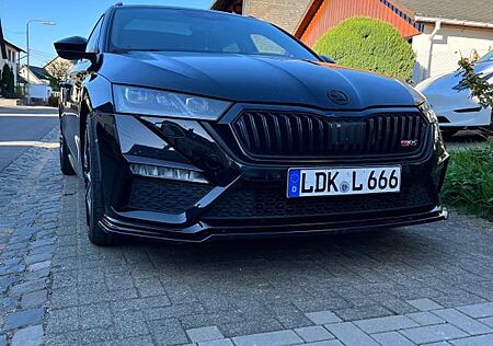 Skoda Octavia 2.0 TSI DSG RS COMBI /RS Voll Ausstattun