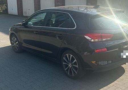 Hyundai i30 1.0 T-GDI Intro Intro