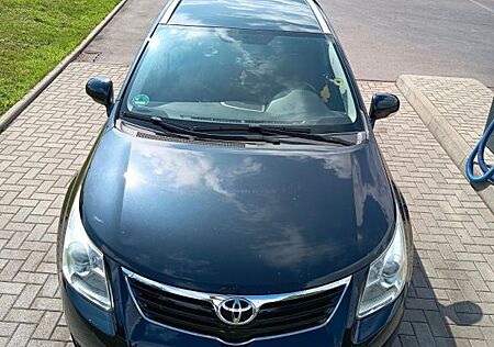 Toyota Avensis Combi Edition 2.2 D-4D GEPFLEGT, Bereit