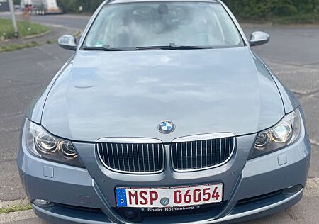 BMW 325i xDrive*Pano*Allrad*6 Zylinder*Standheizung