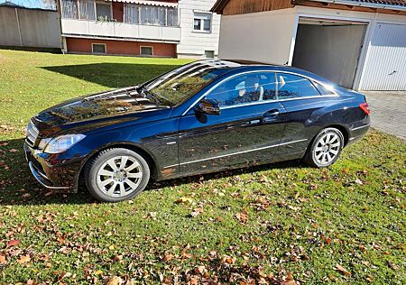 Mercedes-Benz E 200 Coupé CGI BlueEFFICIENCY AVANTG....