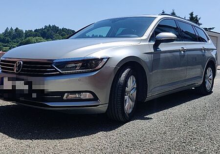 VW Passat Variant Volkswagen 2.0 TDI DSG PANO/LED/AHK/R-Line