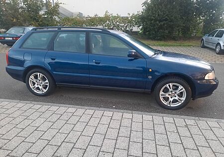 Audi A4 1.6l Kombi Bj.99, Wurzelholz, Klimaanlage