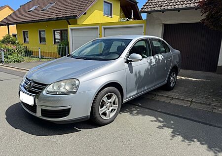 VW Jetta Volkswagen 1.6 FSI Comfortline TÜV NEU