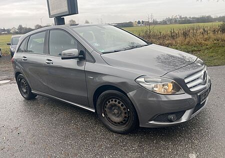 Mercedes-Benz B 200 B /AUTOMATIK /TÜV 07 2027/1-HAND/PDC/