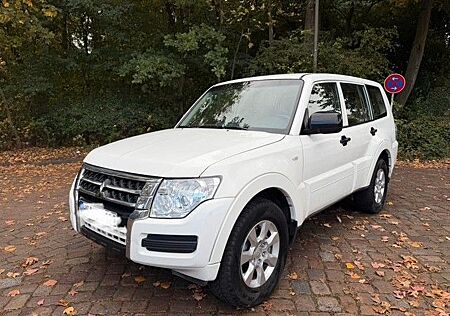 Mitsubishi Pajero 3,2 DI-D 4WD Automatik - -Montero
