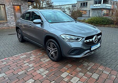 Mercedes-Benz GLA 200 d+Automatik+Leder+Navi+nur50Tkm+