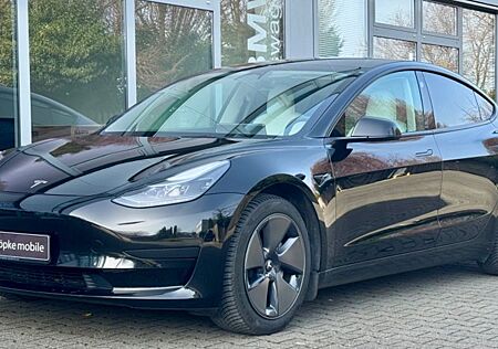Tesla Model 3 RWD Innen schwarz und weiss VAT