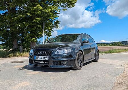 Audi RS4 4.2 quattro Avant -