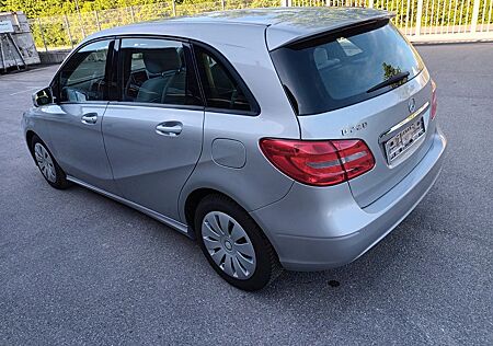 Mercedes-Benz B 220