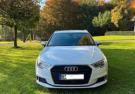 Audi A3 2.0 TDI Sportback - Kamera, Sportsitze