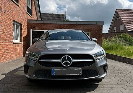 Mercedes-Benz A 180 d DCT TOTW/MEMORY/DISTRONIC/360