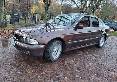 BMW 528i A -