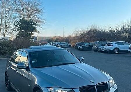 BMW 330d M-PAKET / PANO / H&K /
