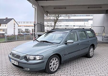 Volvo V70 2.4 Comfort Comfort Kombi Service