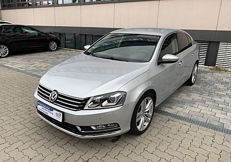 VW Passat Volkswagen Lim. Highline BlueMotion ~ Navi~PDC~Leder