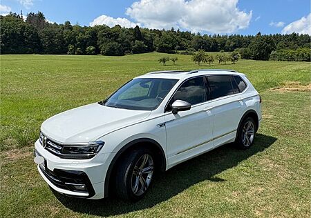 VW Tiguan Allspace Volkswagen 1.5 TSI R-Line Pano MatrixLED