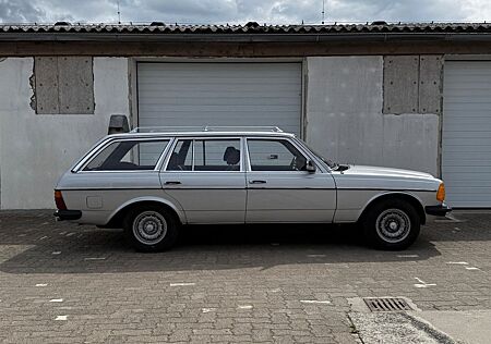 Mercedes-Benz 300 W123 300TD