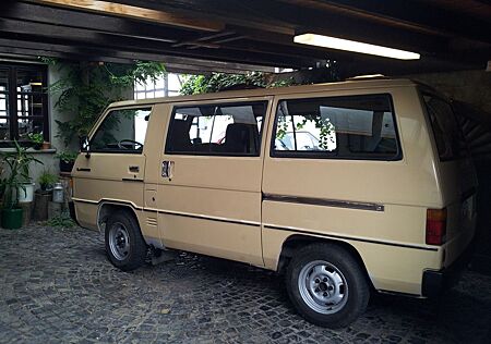 Mitsubishi L300