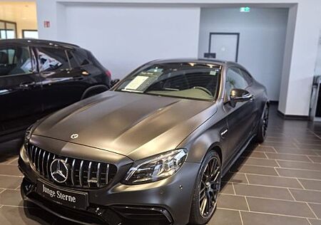 Mercedes-Benz C 63 AMG Mercedes-AMG C 63 S Performance / Night-Paket