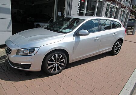 Volvo V60 D3 Geartronic Linje Svart/Schiebedach/PDC/Bi