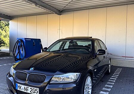 BMW 320d - FACELIFT/NAVI/XENON/PDC/SHZ/KLIMA