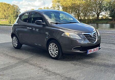 Lancia Ypsilon *Gold*KLIMA*Tempomat*PDC*Rentner*Gepflegt