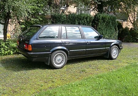 BMW 316i Touring Desing Edition Mica Historie