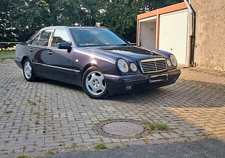 Mercedes-Benz E 280 W210 AVANTGARDE