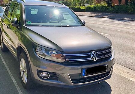 VW Tiguan Volkswagen 2.0 TDI BlueMotion Tech Sport & Style...