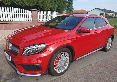 Mercedes-Benz GLA 45 AMG 4MATIC DCT AMG