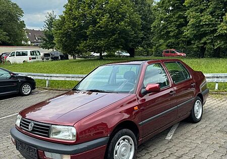 VW Vento Volkswagen 1.8 CL