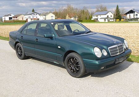 Mercedes-Benz E 220 D CLASSIC