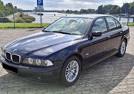 BMW 525i A -
