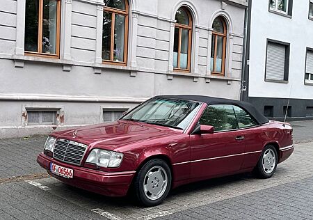 Mercedes-Benz E 200 °°W124°°Cabrio°°H-Kennzeichen°°Oldtimer